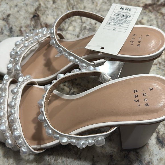 White/pearl block heel sandals - Picture 4 of 4